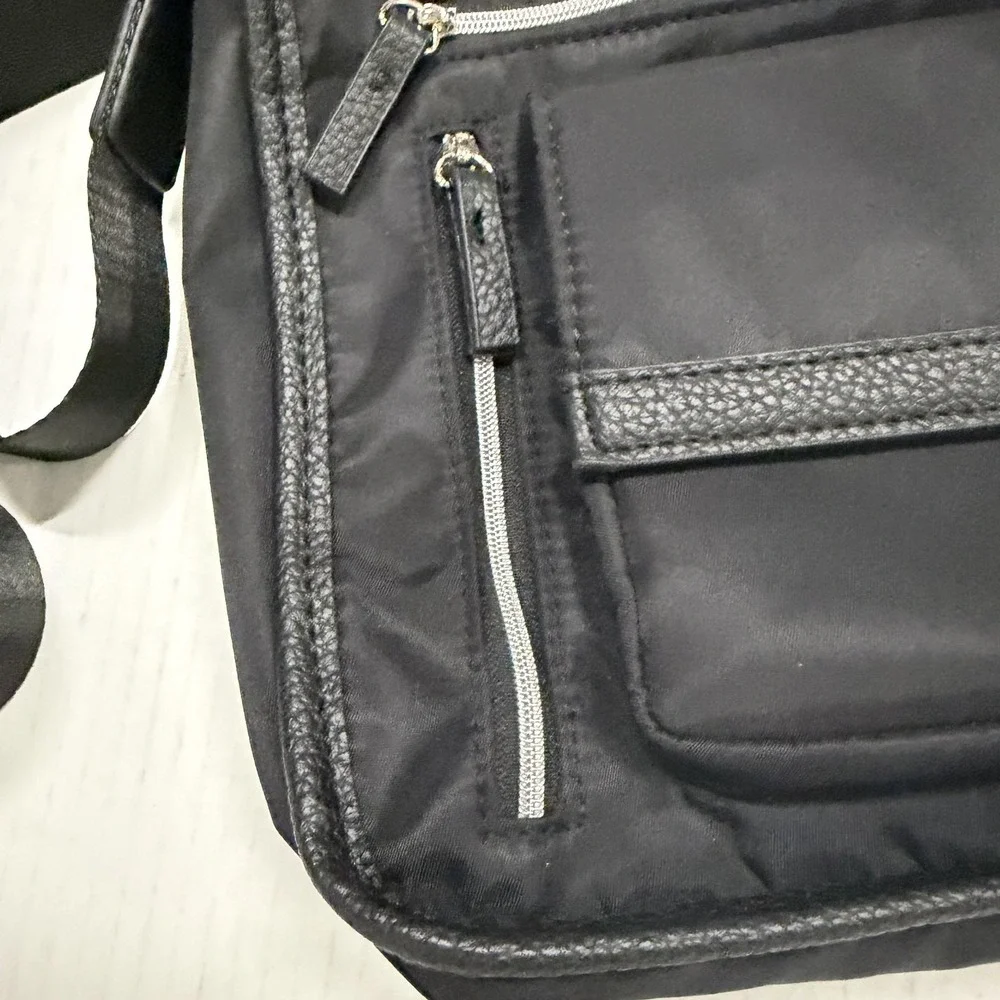Tommy Bahama Crossbody Bag Womens Medium Black Nylon Travel Zip Organizer